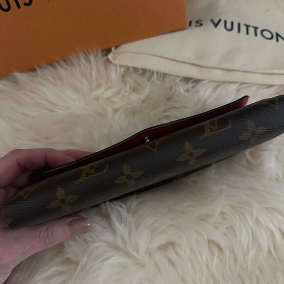 Louis Vuitton Sarah Wallet EUC - Picture 10 of 15